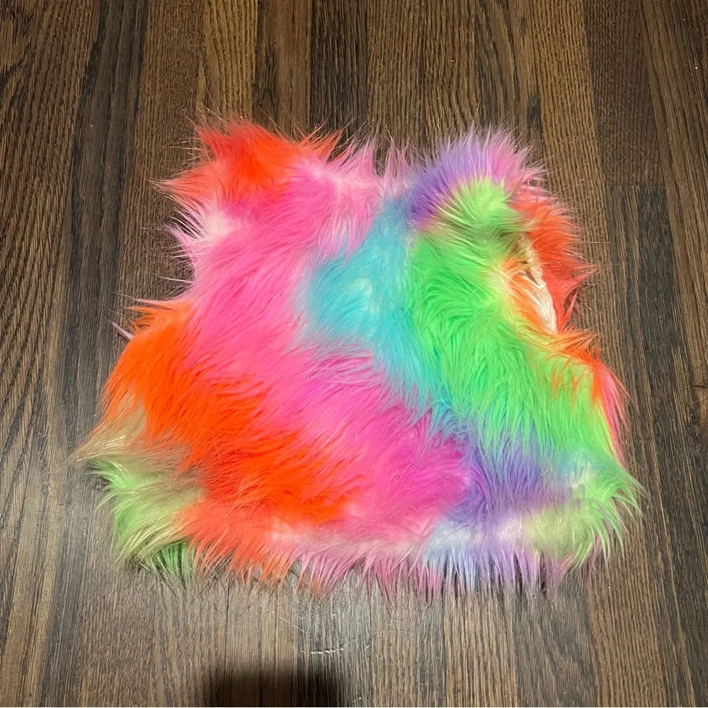 🚫SOLD🚫Girls Jem And the Holograms Faux Fur Multi-color Vest - Picture 4 of 4